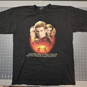 Vintage Y2K Star Wars Tshirt Medium Episode 2 Clones Jedi Skywalker Vader Geek